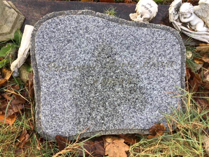 Grave number: LM 4 501  083