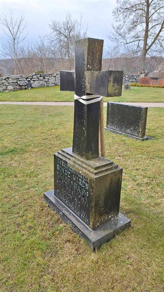 Grave number: VG C    11-13