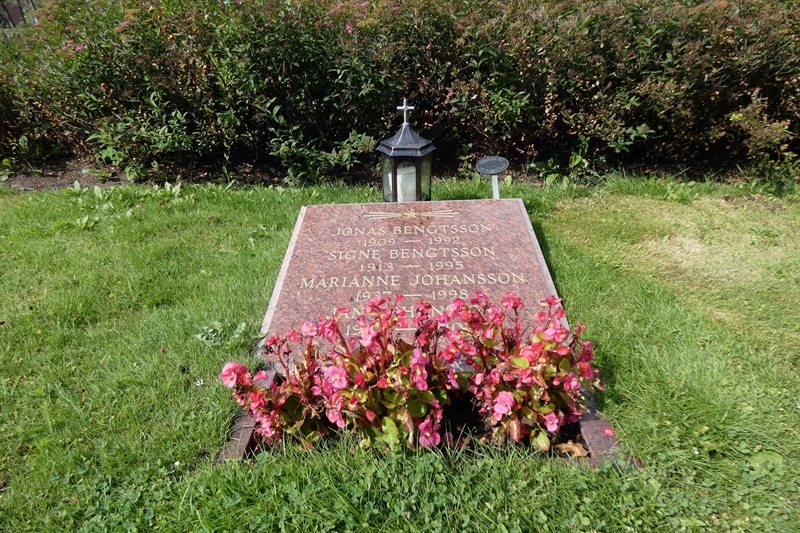 Grave number: TR C     3