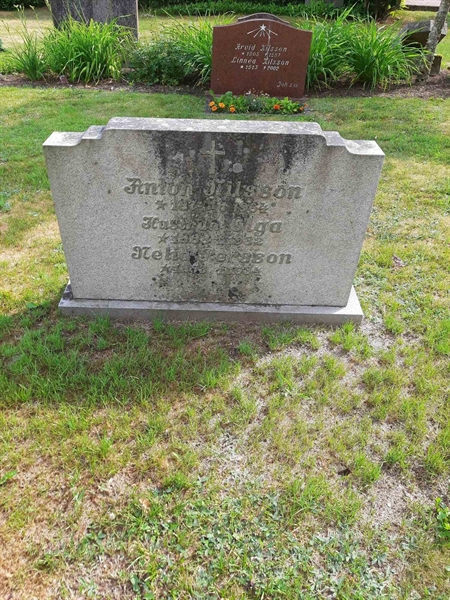 Grave number: M2 D   154, 155, 156