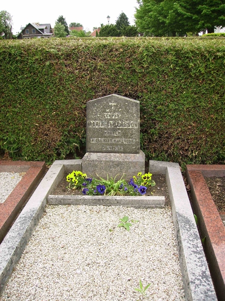 Grave number: LM 2 18  106