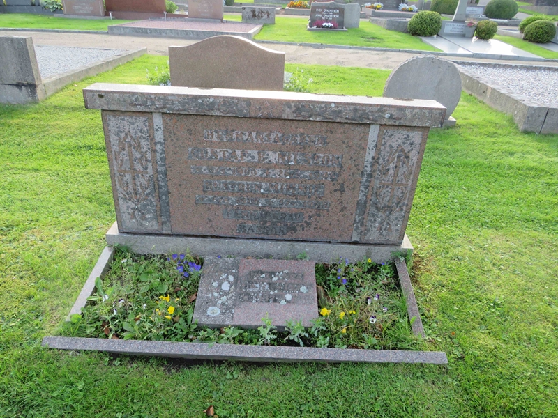 Gravnummer: 1 03   56