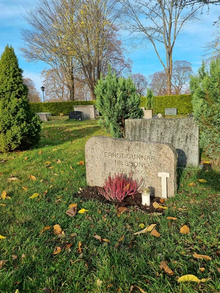 Grave number: 1 10   26