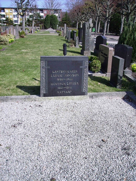 Grave number: LM 3 30  012