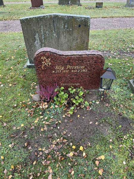 Grave number: VV 6    38, 39