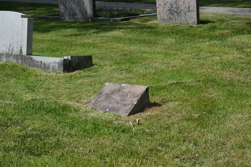 Grave number: G2 3    12