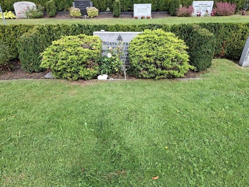 Grave number: HÖB 48 33