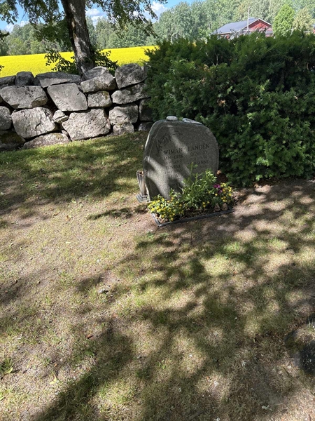 Grave number: 2 G  670-671