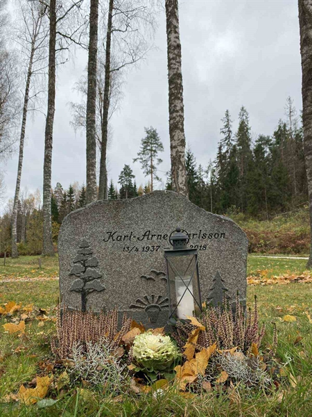 Grave number: 1 28      3