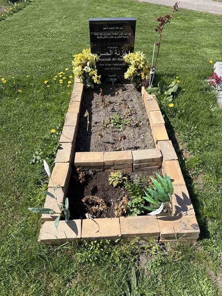 Grave number: R 05M 261