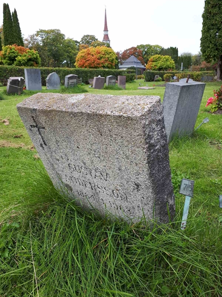 Grave number: NK F B   753