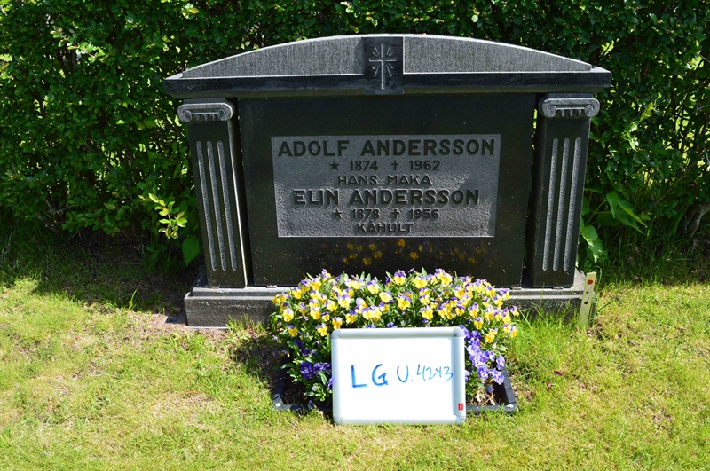 Grave number: LG U    42, 43