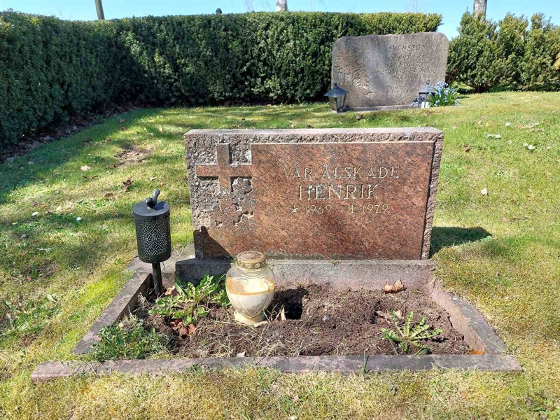 Grave number: HV 35   28