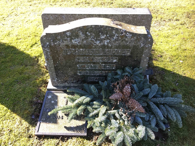 Grave number: 2 B   076