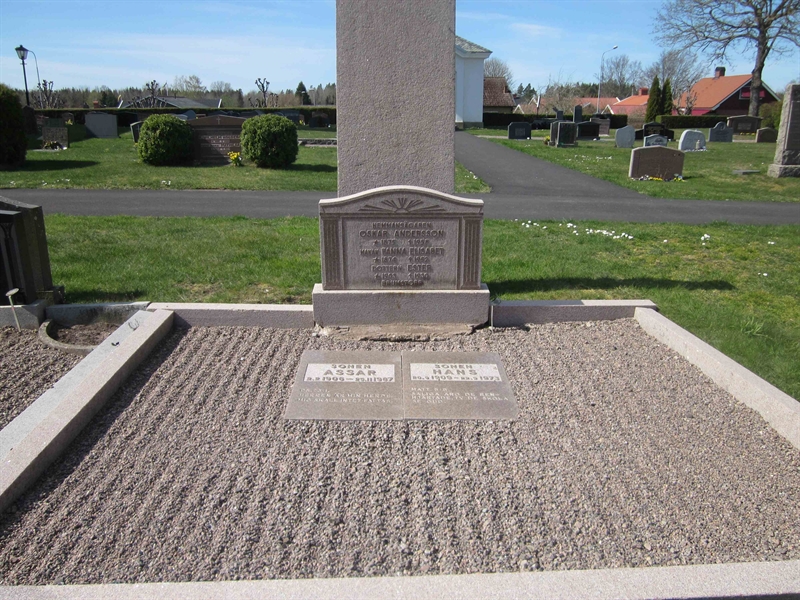 Grave number: 04 C  188, 189, 190