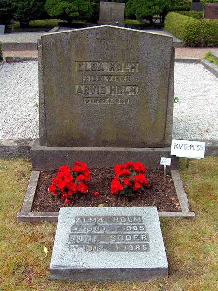 Grave number: HÖB 12   354