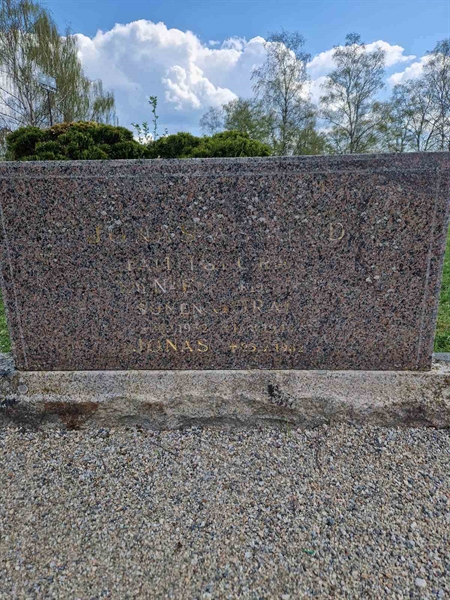 Grave number: 501 06 737-739
