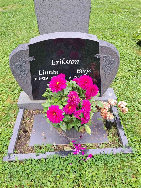 Grave number: 2 N  2693