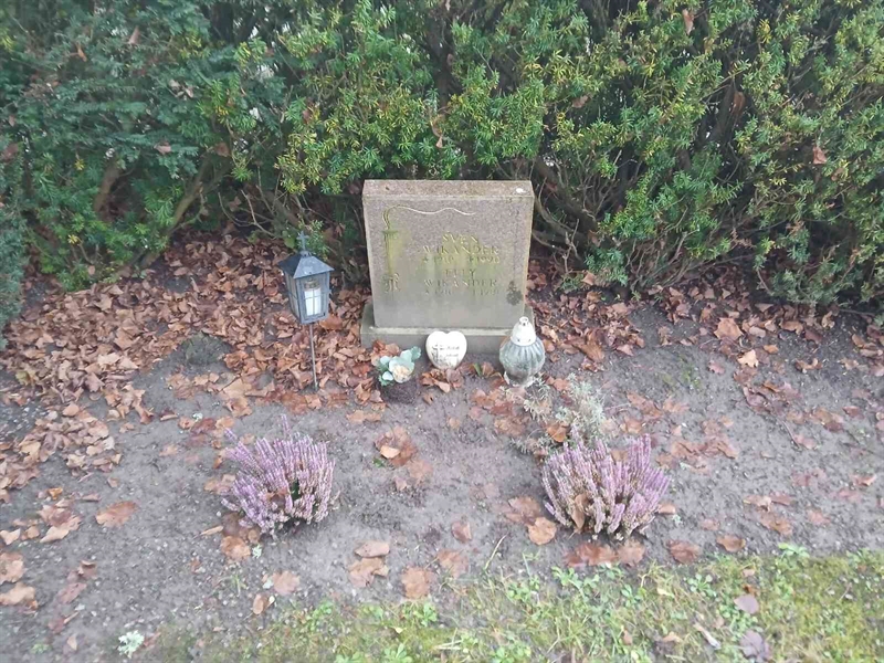 Grave number: FE E     9, 10