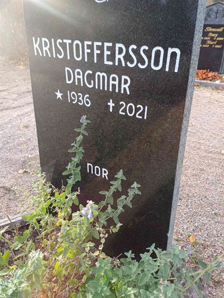 Grave number: JÄ 1 A 1549, 1550, 1551