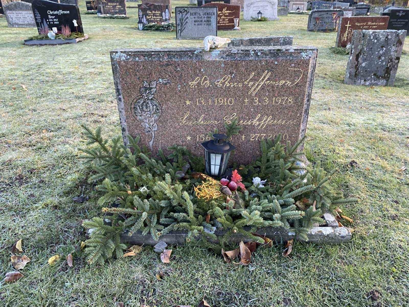 Grave number: 10 Ös 03    19-20