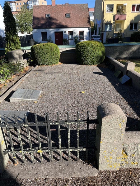 Grave number: VK II     5
