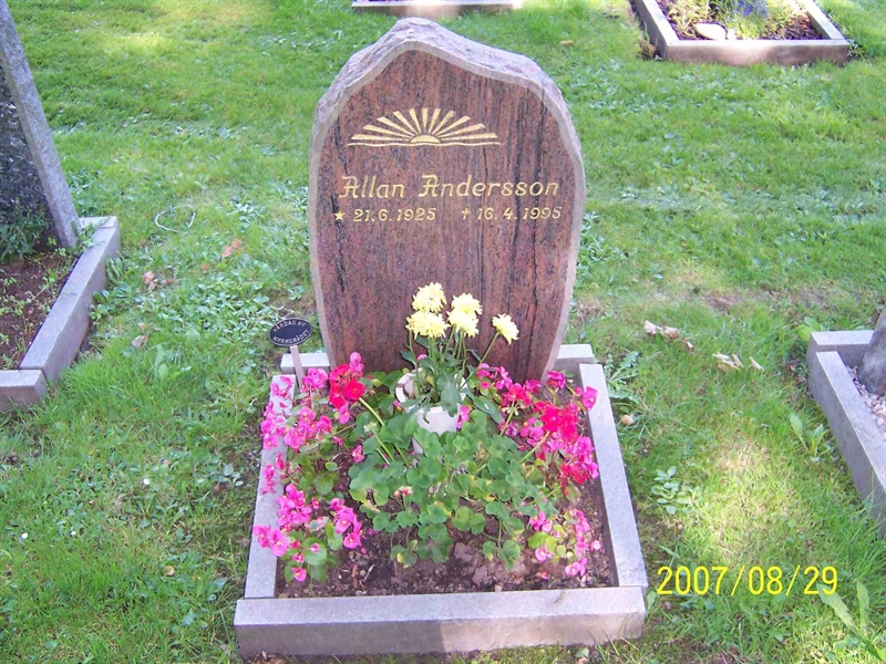 Grave number: 1 3 U2    15