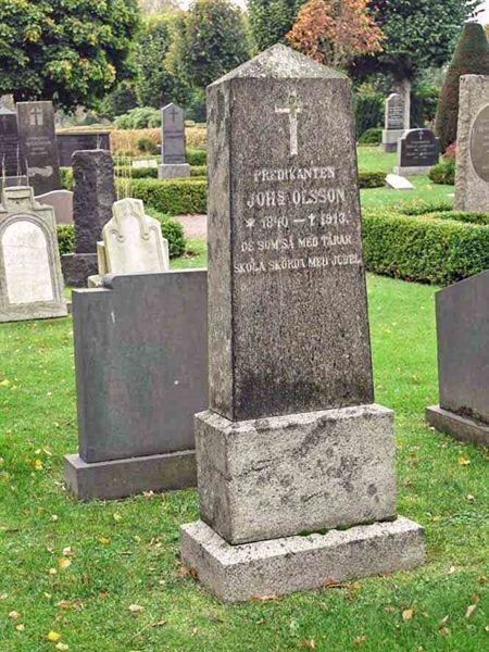 Grave number: 1 8F    70