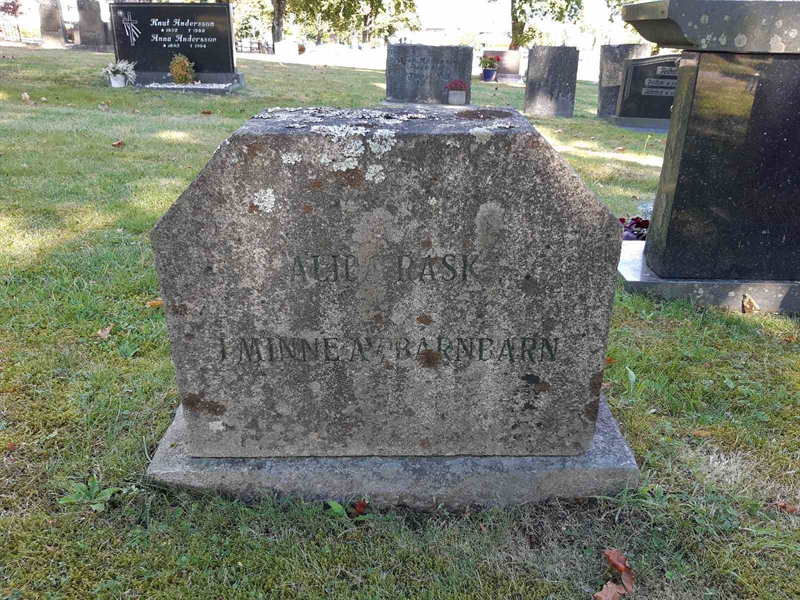 Grave number: 02 10   102