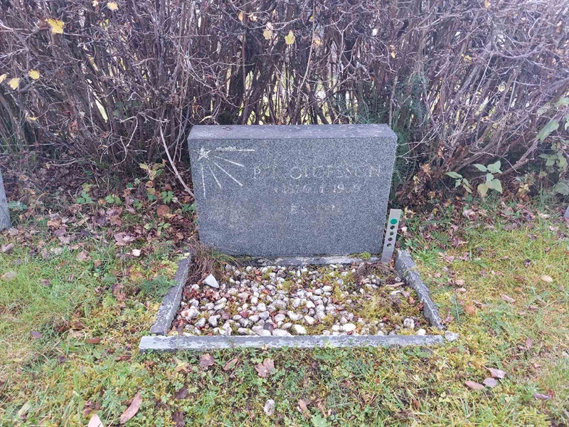 Grave number: RG F    44