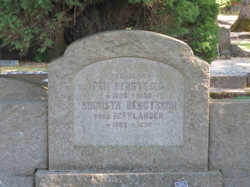 Grave number: HÖB 12   376