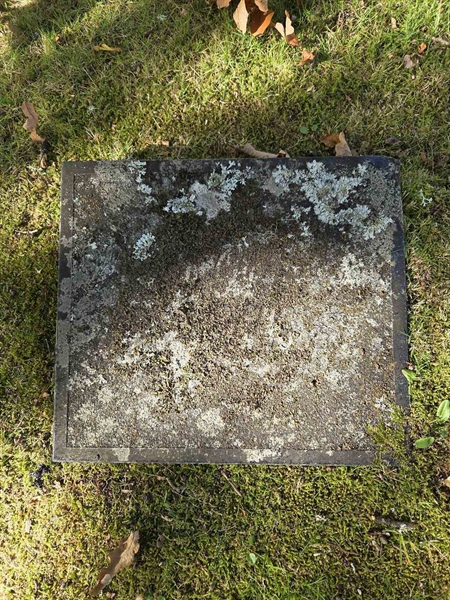 Grave number: T A A   327