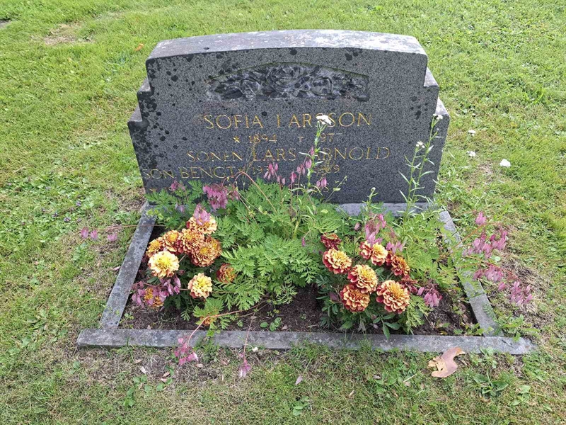 Grave number: 001 2   977