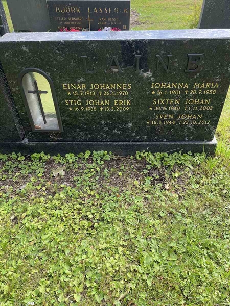 Grave number: N 4 2   275a,  275b