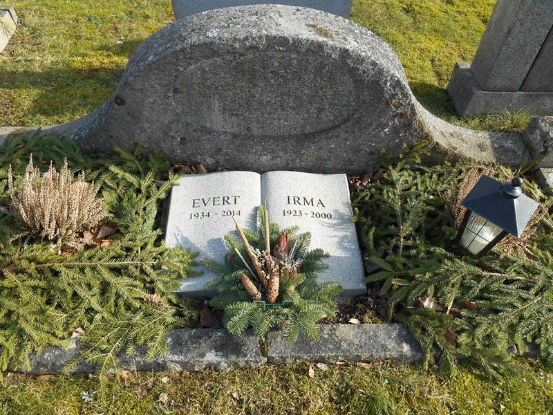 Grave number: VM A     9, 10