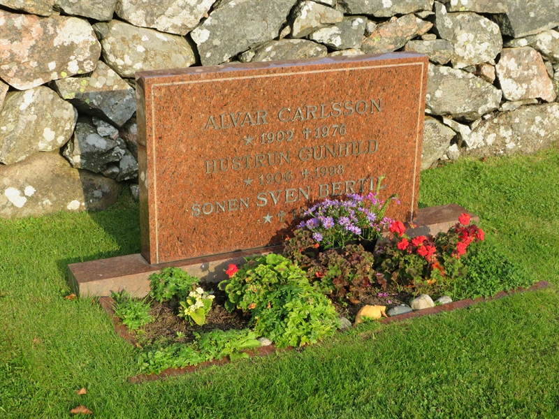 Grave number: 1 03    8