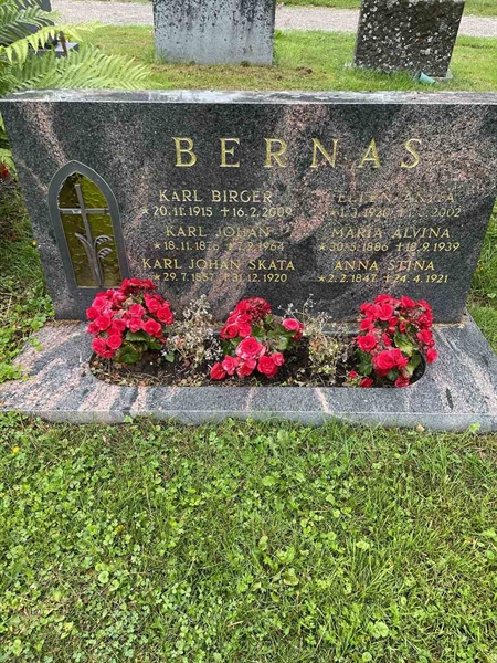 Gravnummer: N 4 4   522