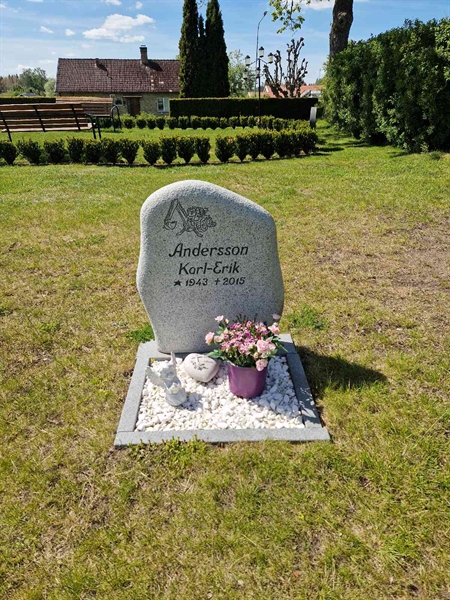 Grave number: 04 E   61, 62