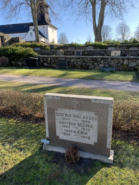 Grave number: SÖ H   125, 126, 127