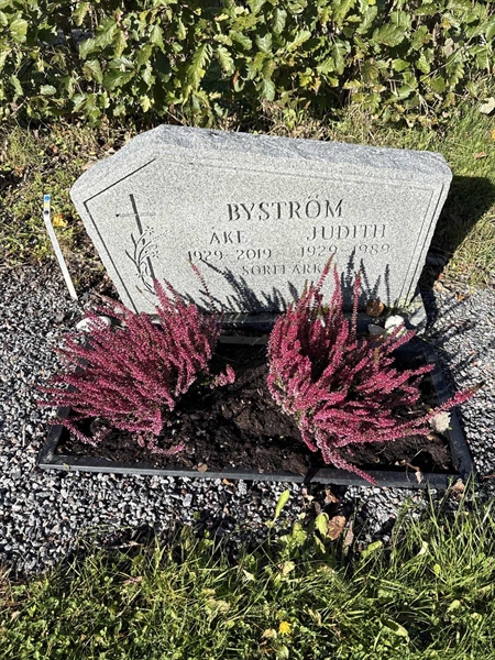 Grave number: 4 N NE     3