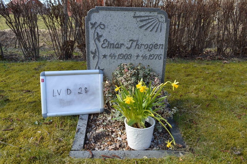 Grave number: LV D    28