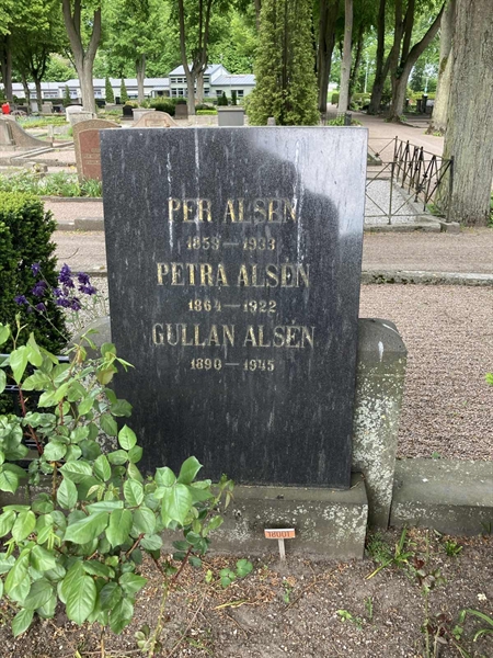 Grave number: Ö 18y    20, 21, 22