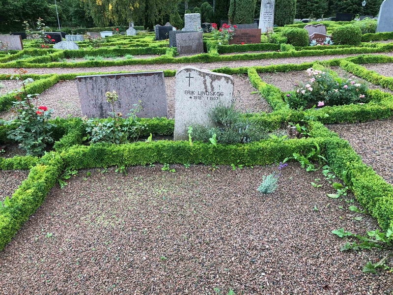 Grave number: Kå 26    28, 29