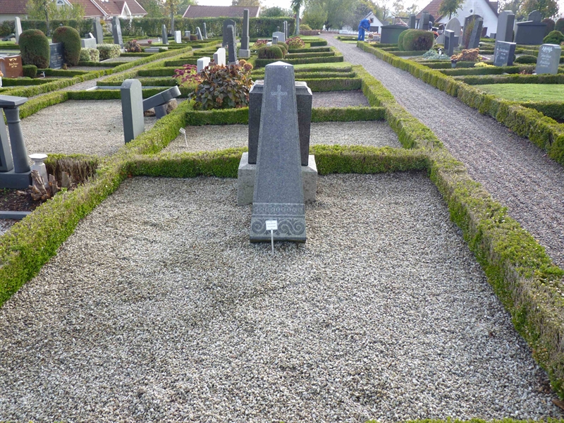 Grave number: SK 2G    12