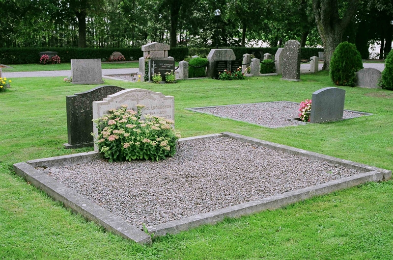 Grave number: B2 4   178