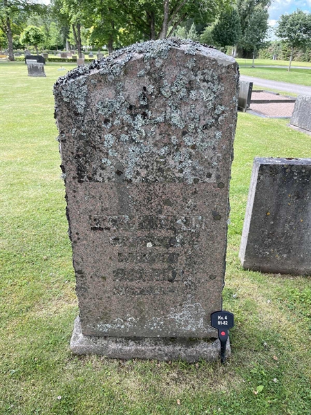 Grave number: 33 4    81-82