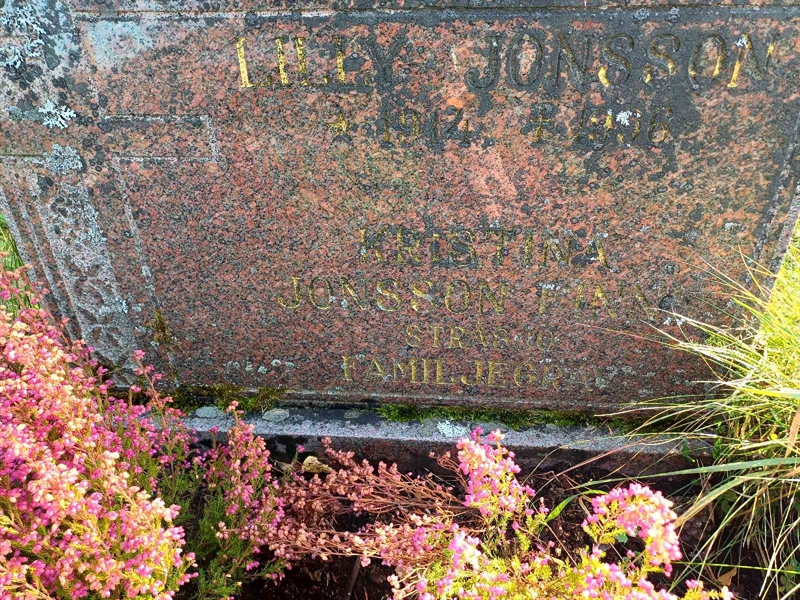 Grave number: JÄ 1 B 3274, 3275, 3276