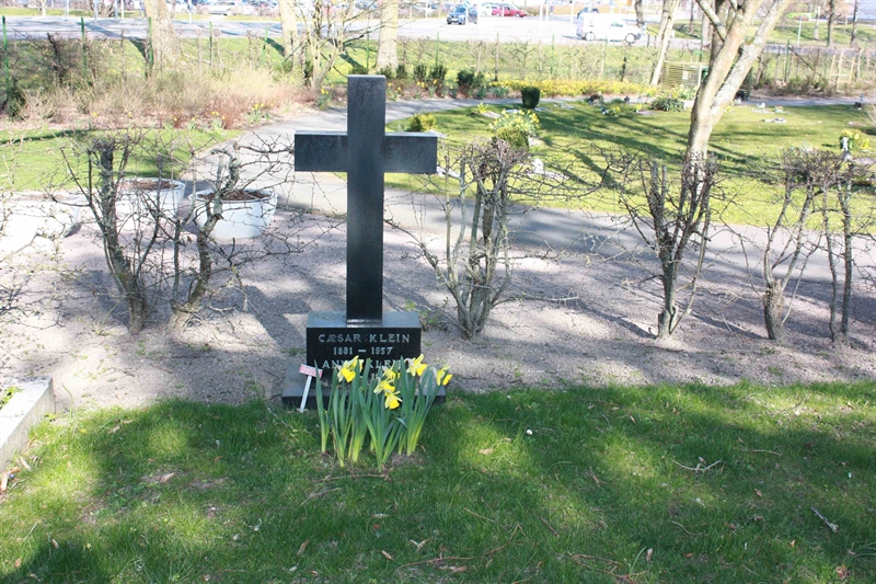 Grave number: Ö YÄ    12, 13