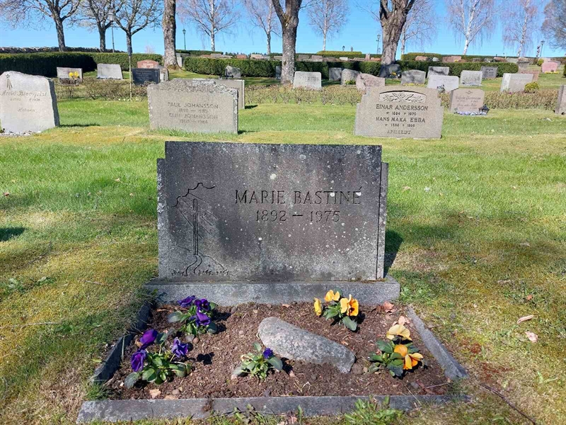 Grave number: HV 32   12