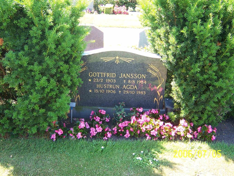 Grave number: 5 J    15, 16